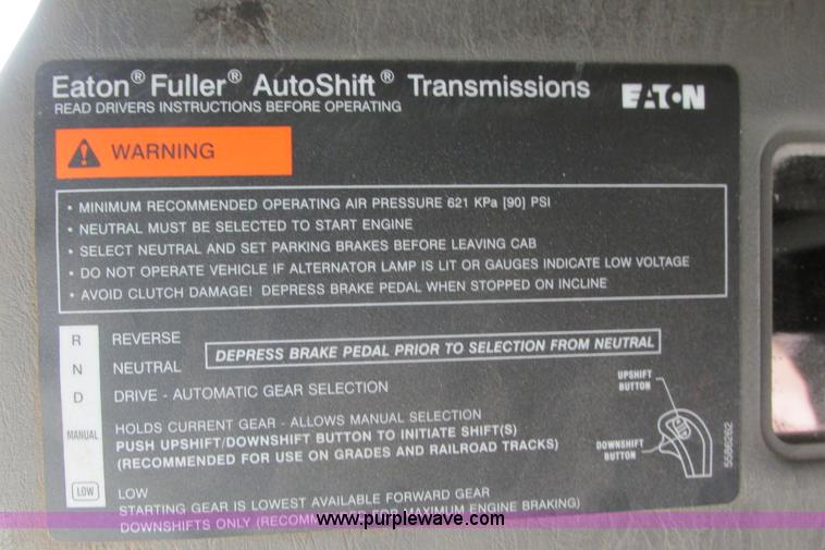 image for item H2130 2007 Kenworth T600 semi truck