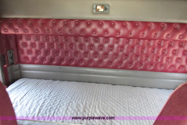 image for item H2130 2007 Kenworth T600 semi truck