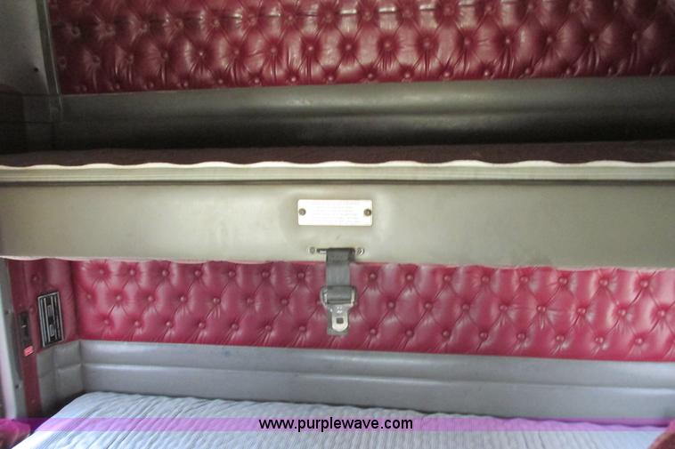 image for item H2130 2007 Kenworth T600 semi truck