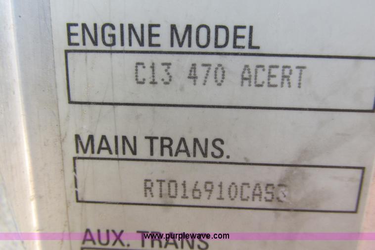 image for item H2130 2007 Kenworth T600 semi truck