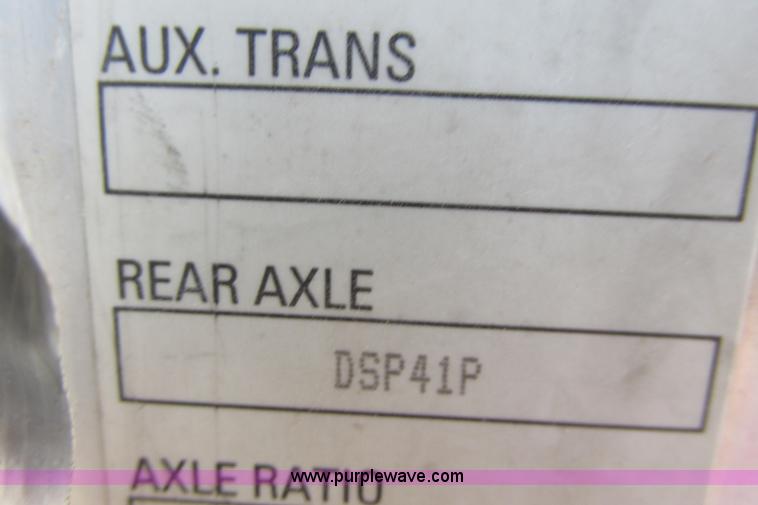 image for item H2130 2007 Kenworth T600 semi truck