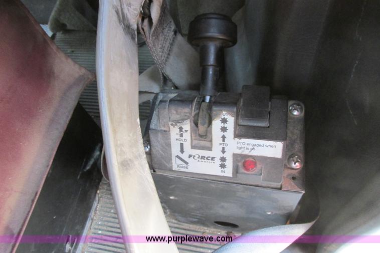 image for item H2130 2007 Kenworth T600 semi truck