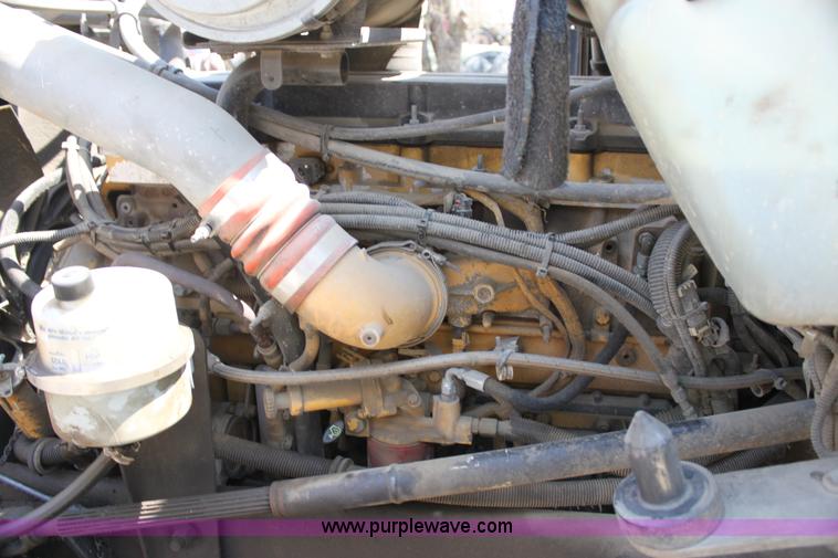 image for item H2130 2007 Kenworth T600 semi truck