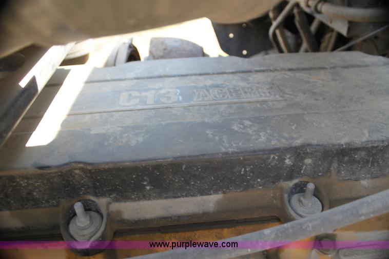 image for item H2130 2007 Kenworth T600 semi truck