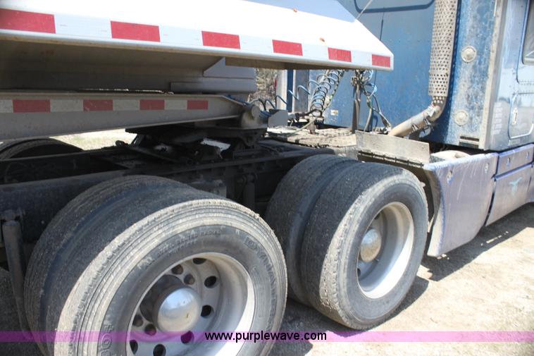 image for item H2130 2007 Kenworth T600 semi truck