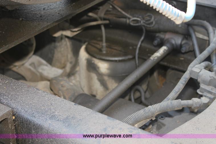 image for item H2130 2007 Kenworth T600 semi truck