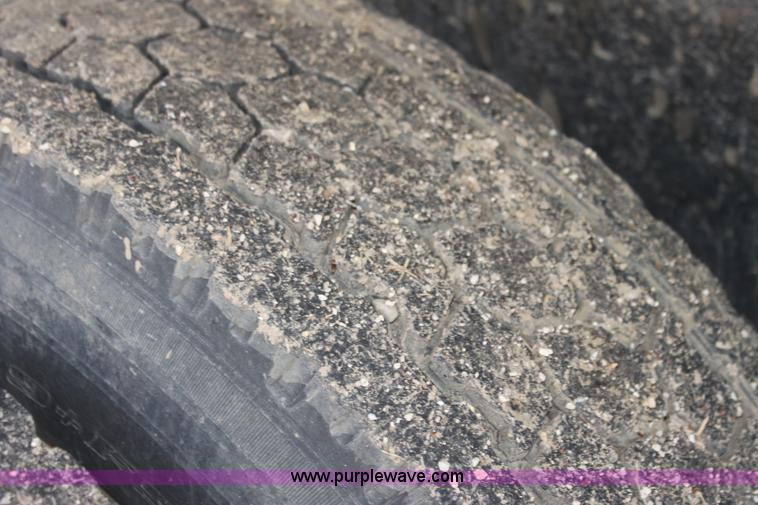 image for item H2130 2007 Kenworth T600 semi truck