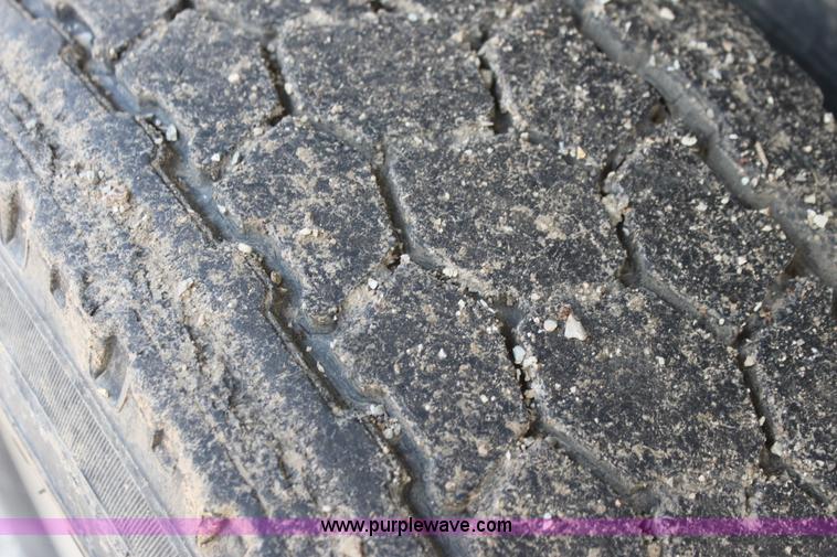 image for item H2130 2007 Kenworth T600 semi truck