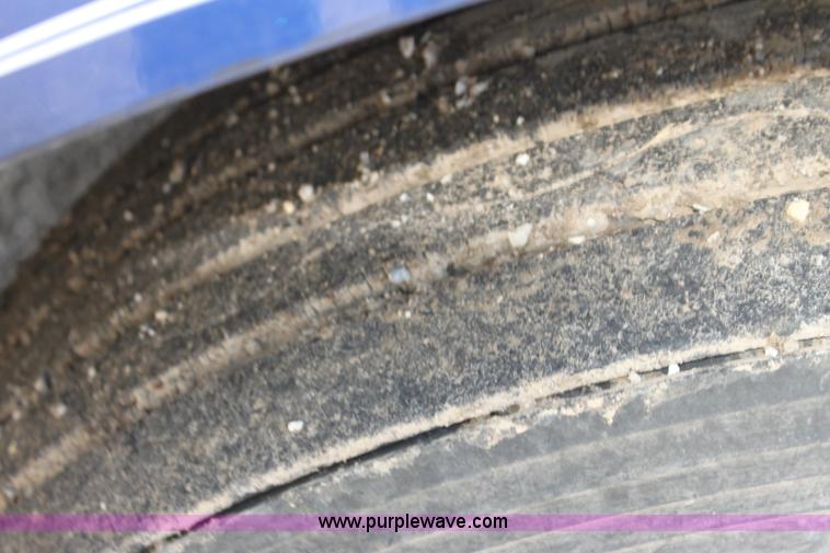 image for item H2130 2007 Kenworth T600 semi truck