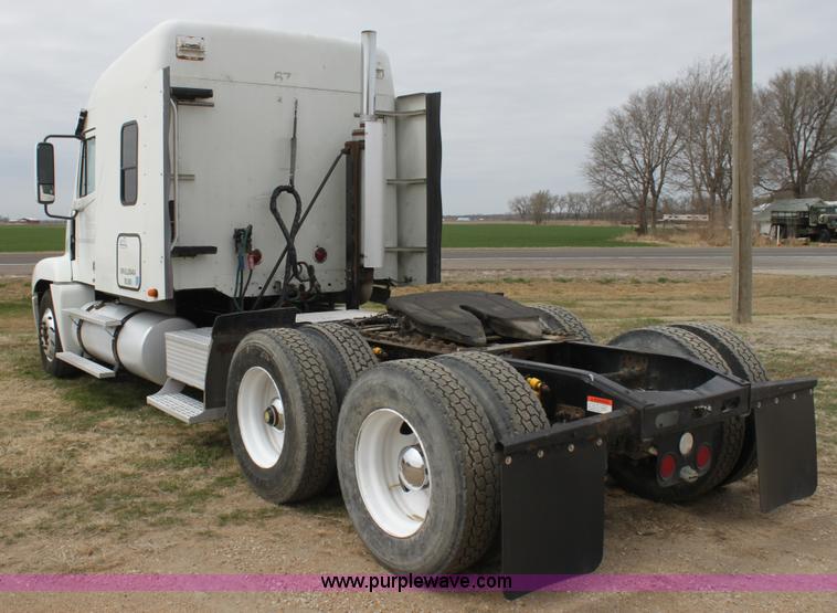 image for item H2178 2006 Freightliner ST120 semi truck