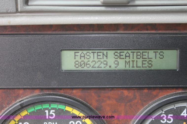 image for item H2178 2006 Freightliner ST120 semi truck