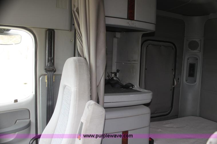 image for item H2178 2006 Freightliner ST120 semi truck