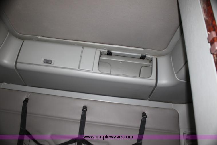 image for item H2178 2006 Freightliner ST120 semi truck