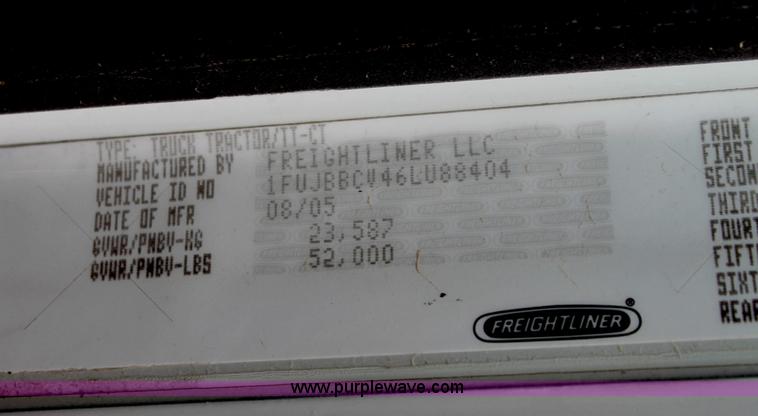 image for item H2178 2006 Freightliner ST120 semi truck