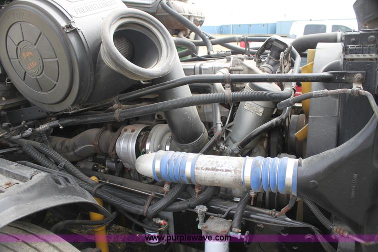 image for item H2178 2006 Freightliner ST120 semi truck