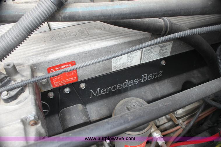 image for item H2178 2006 Freightliner ST120 semi truck