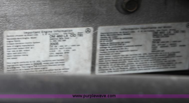 image for item H2178 2006 Freightliner ST120 semi truck