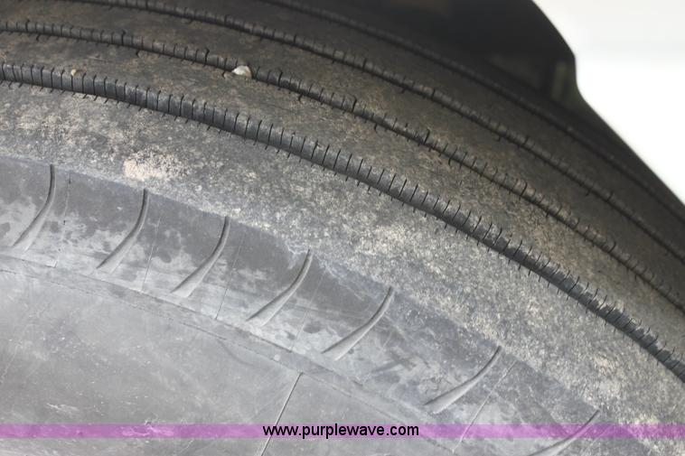 image for item H2178 2006 Freightliner ST120 semi truck