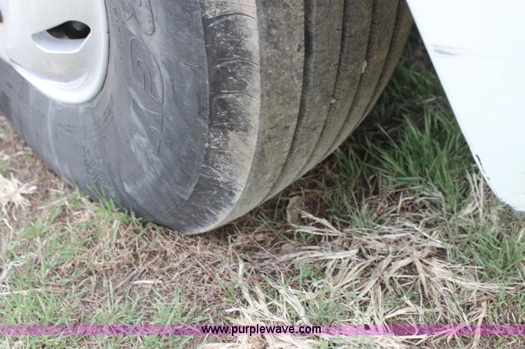 image for item H2178 2006 Freightliner ST120 semi truck