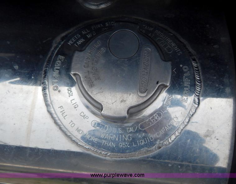 image for item H3454 2004 Freightliner Columbia semi truck