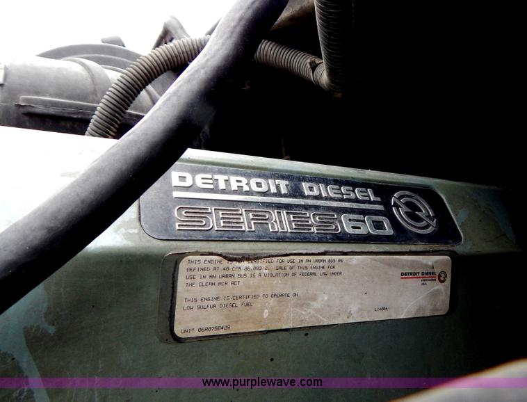 image for item H3454 2004 Freightliner Columbia semi truck