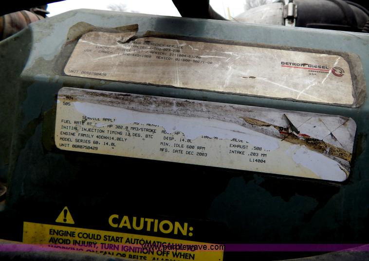 image for item H3454 2004 Freightliner Columbia semi truck