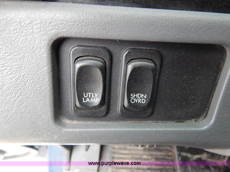 image for item H3454 2004 Freightliner Columbia semi truck