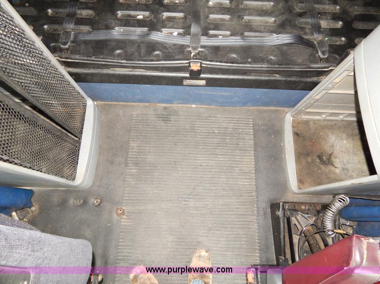 image for item H3454 2004 Freightliner Columbia semi truck