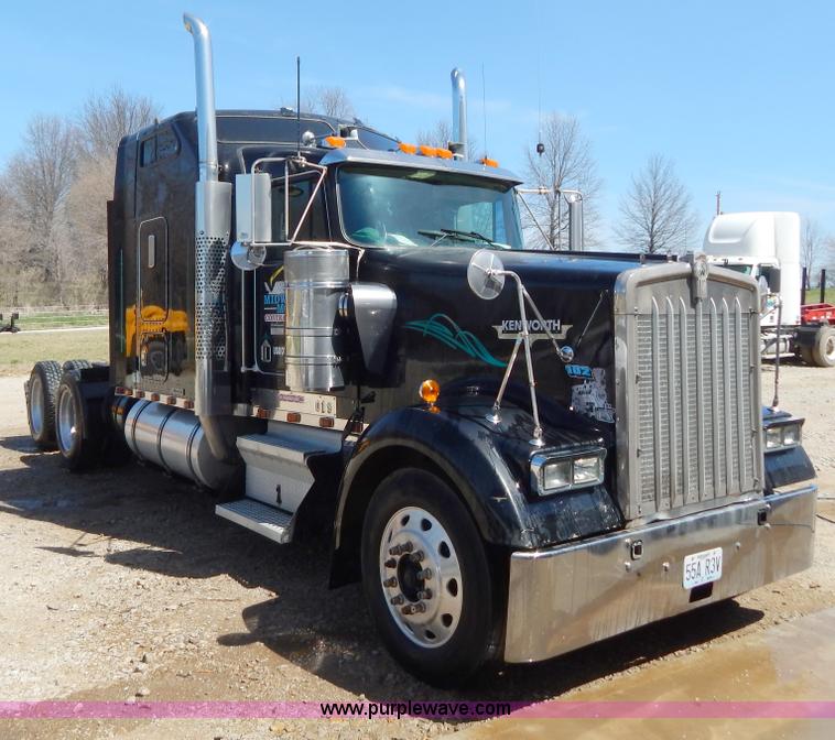 image for item H3459 1999 Kenworth W900 semi truck