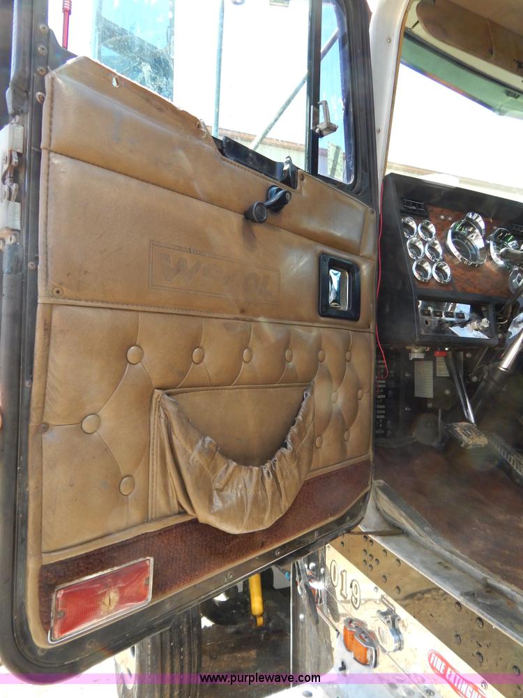 image for item H3459 1999 Kenworth W900 semi truck