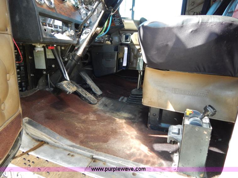 image for item H3459 1999 Kenworth W900 semi truck