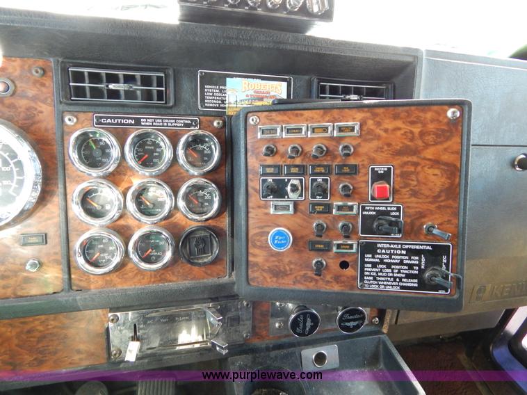 image for item H3459 1999 Kenworth W900 semi truck