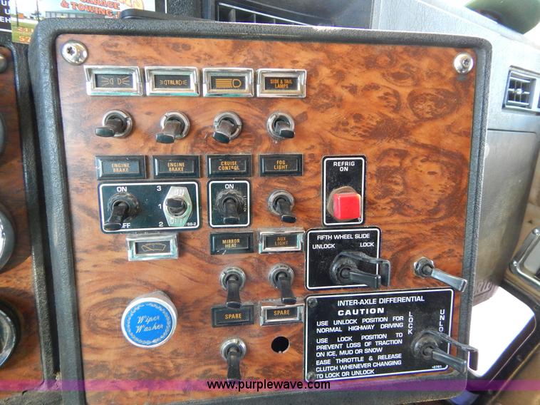 image for item H3459 1999 Kenworth W900 semi truck