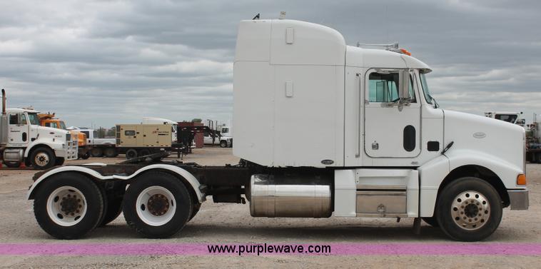 image for item H5679 1998 Peterbilt 385 semi truck