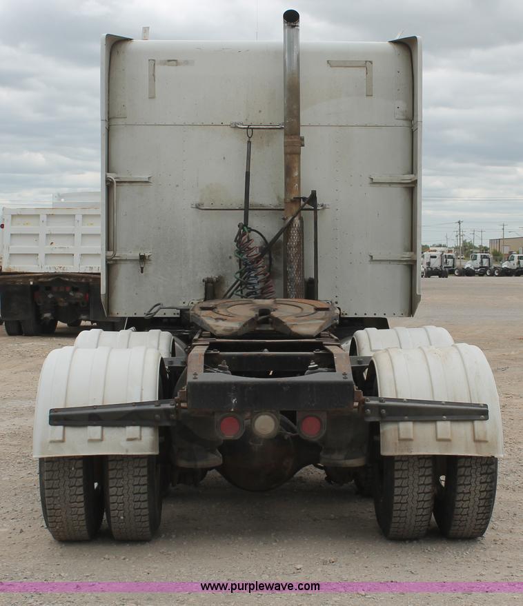 image for item H5679 1998 Peterbilt 385 semi truck