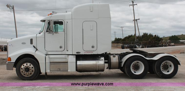 image for item H5679 1998 Peterbilt 385 semi truck