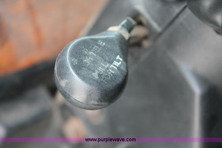 image for item H5679 1998 Peterbilt 385 semi truck