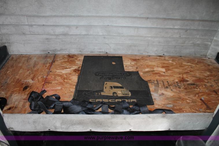 image for item H5679 1998 Peterbilt 385 semi truck