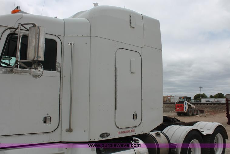 image for item H5679 1998 Peterbilt 385 semi truck