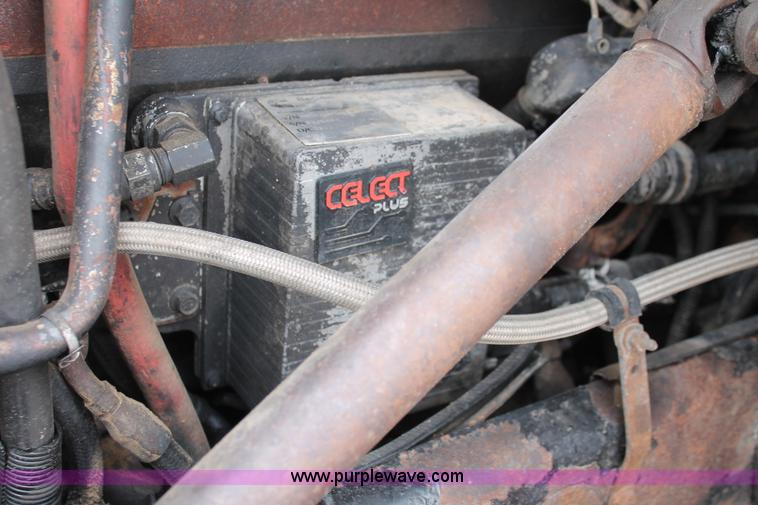 image for item H5679 1998 Peterbilt 385 semi truck