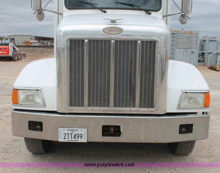 image for item H5679 1998 Peterbilt 385 semi truck