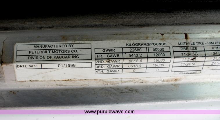 image for item H5679 1998 Peterbilt 385 semi truck