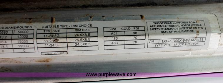 image for item H5679 1998 Peterbilt 385 semi truck