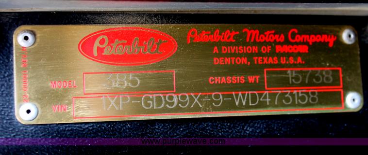 image for item H5679 1998 Peterbilt 385 semi truck