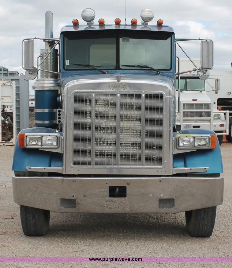 image for item H5683 2000 Peterbilt 379 semi truck