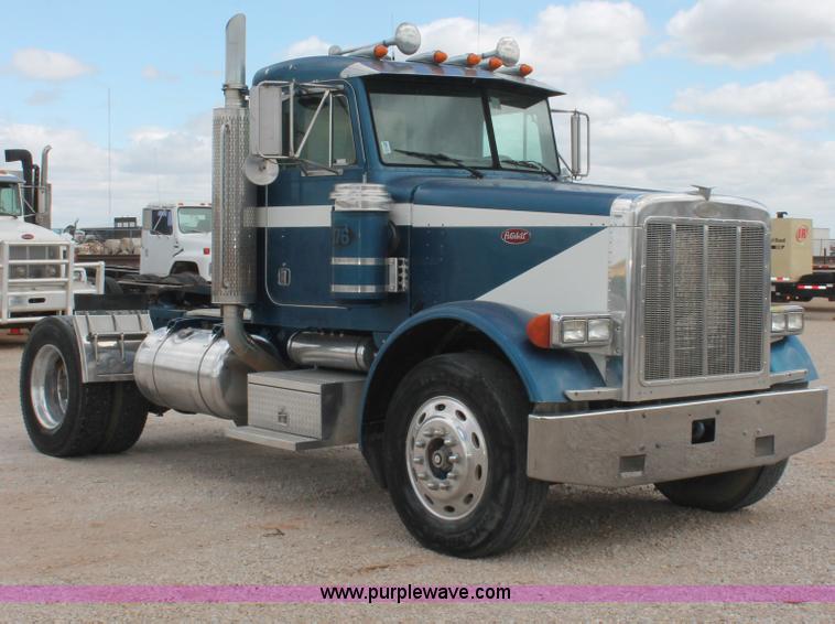 image for item H5683 2000 Peterbilt 379 semi truck