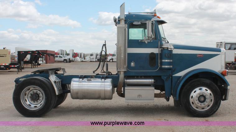 image for item H5683 2000 Peterbilt 379 semi truck