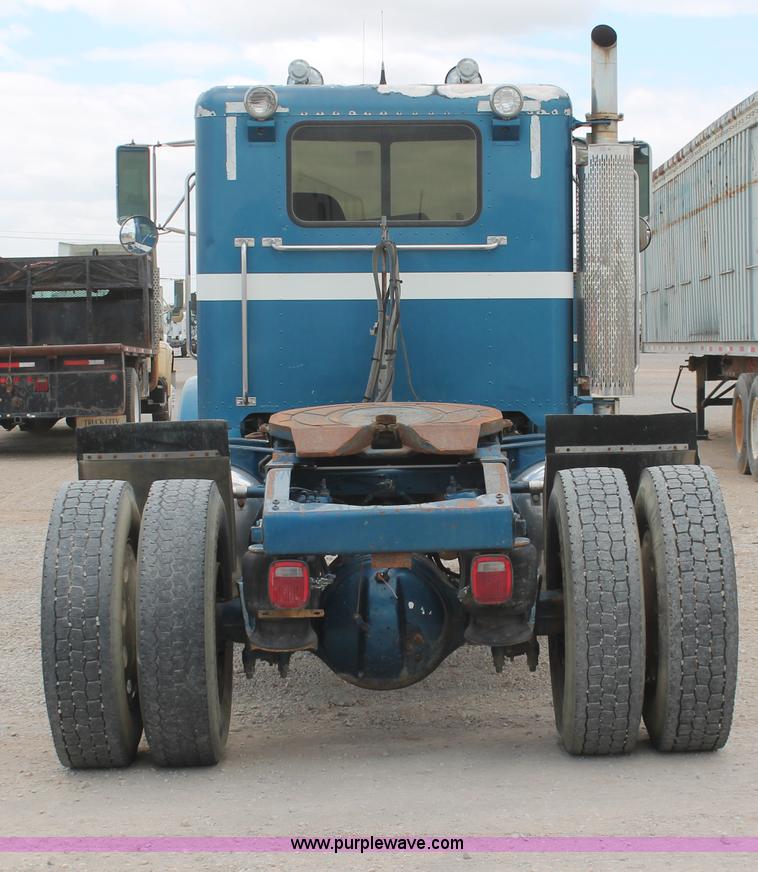 image for item H5683 2000 Peterbilt 379 semi truck