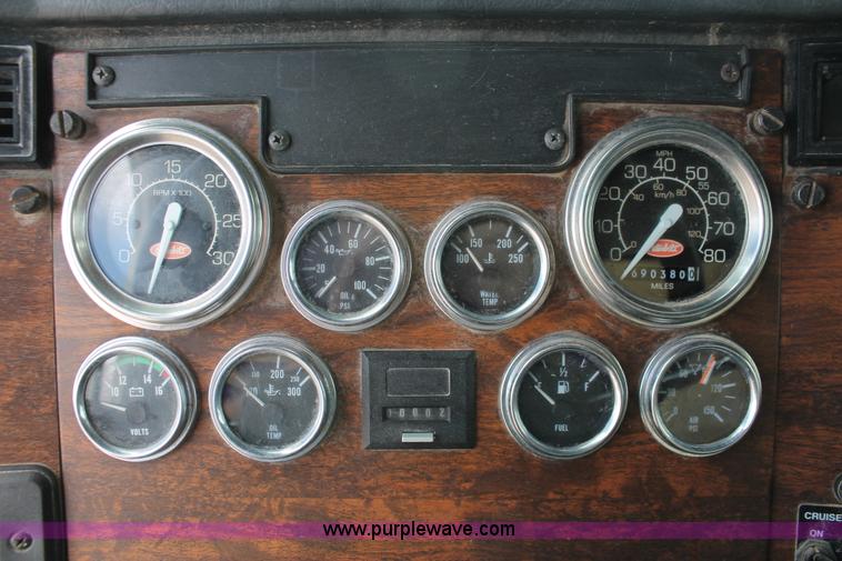 image for item H5683 2000 Peterbilt 379 semi truck