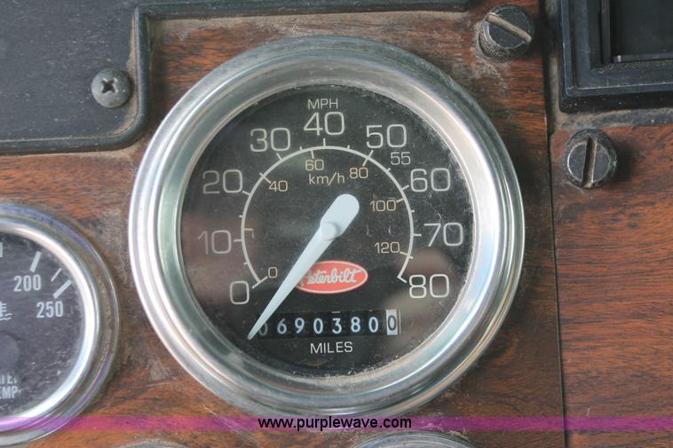 image for item H5683 2000 Peterbilt 379 semi truck